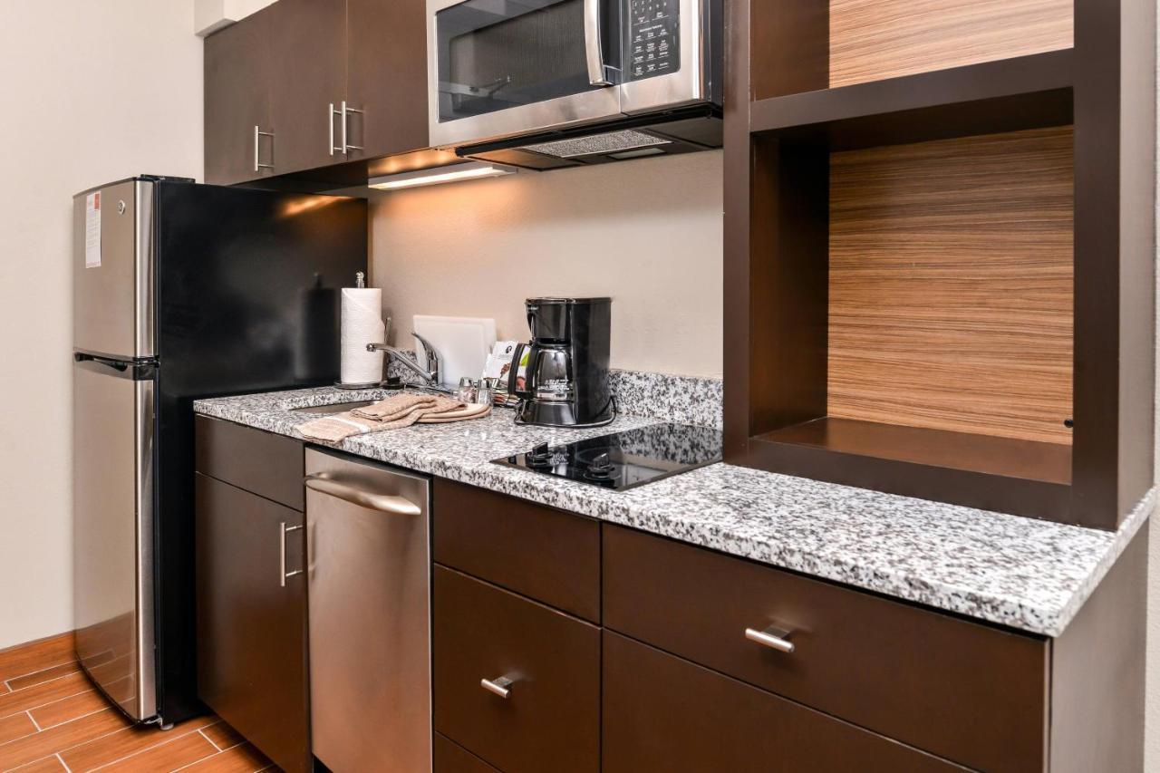 Towneplace Suites By Marriott Charleston-West Ashley Экстерьер фото