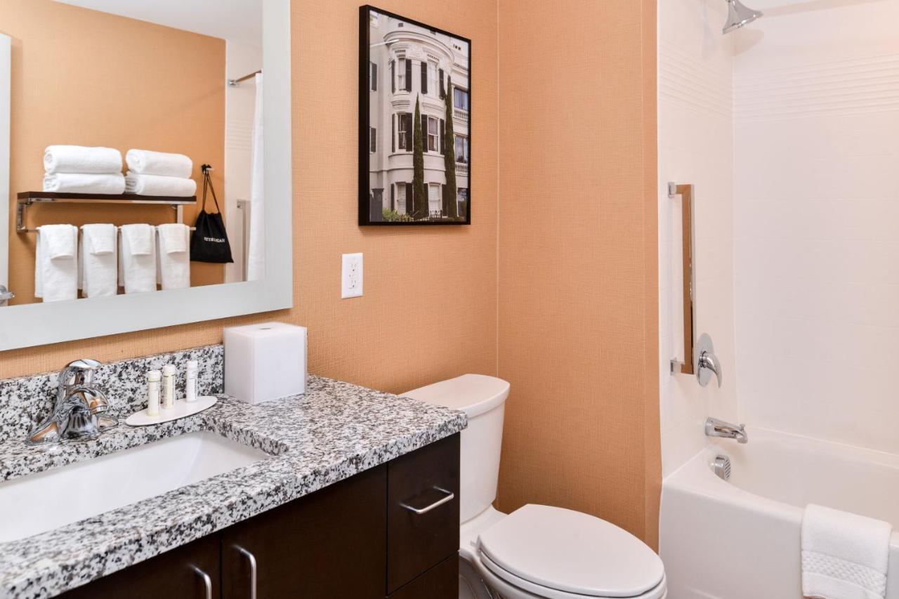 Towneplace Suites By Marriott Charleston-West Ashley Экстерьер фото
