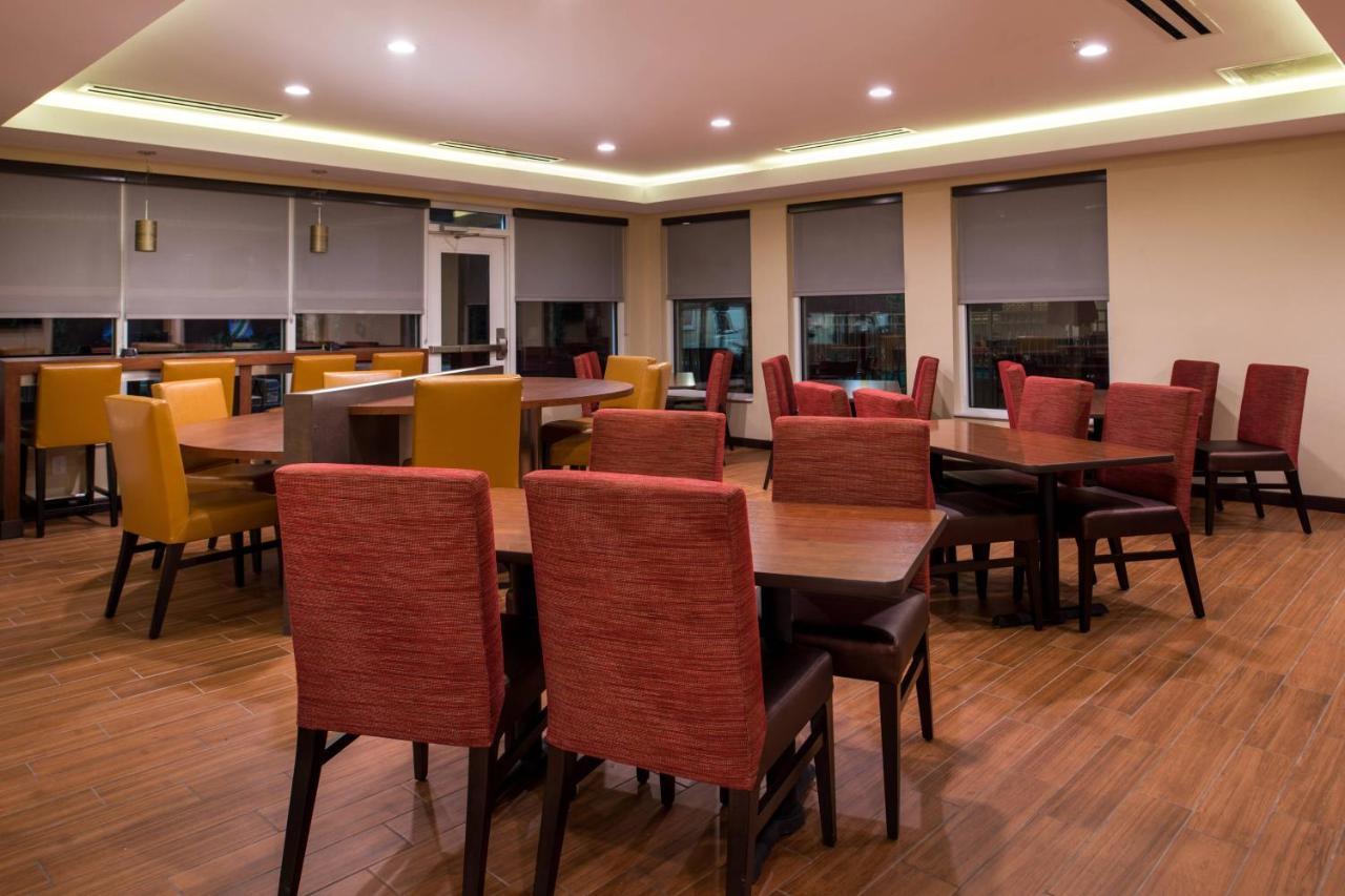 Towneplace Suites By Marriott Charleston-West Ashley Экстерьер фото