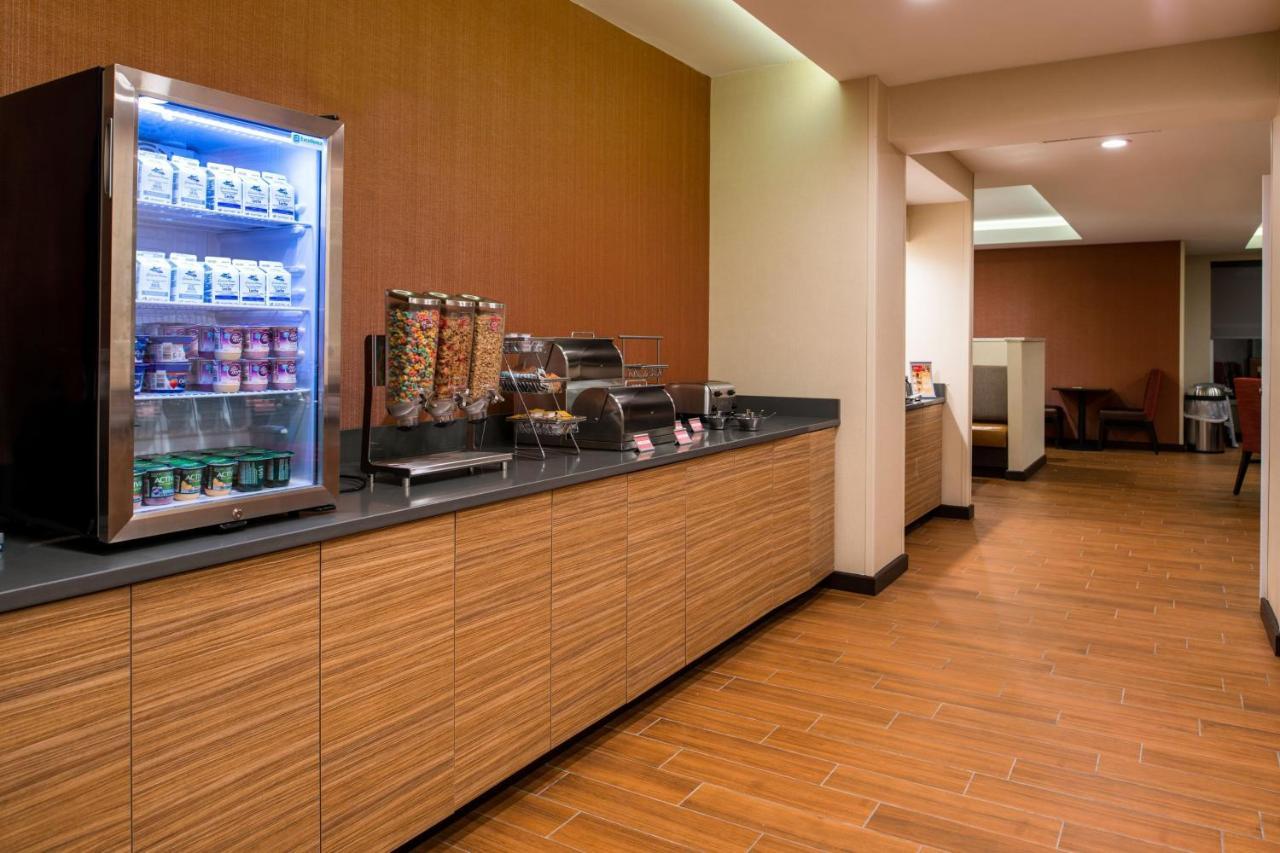 Towneplace Suites By Marriott Charleston-West Ashley Экстерьер фото